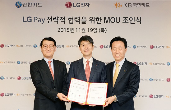 LG전자는 지난해 11월 신한카드, KB국민카드와 ‘LG페이를 위한 전략적 업무 제휴을 체결한 바 있다. 