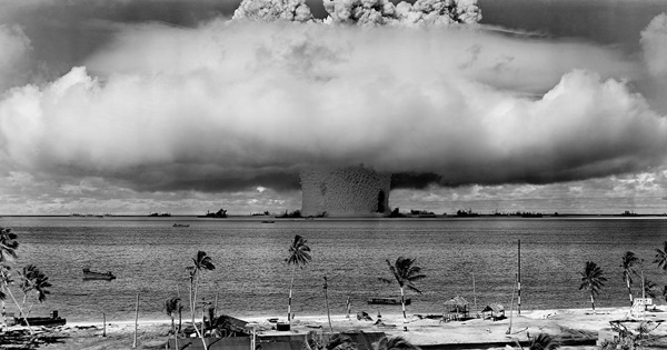 비키니 환초에서 일어난 핵 실험 모습을 촬영한 사진. 사진=위키피디아
