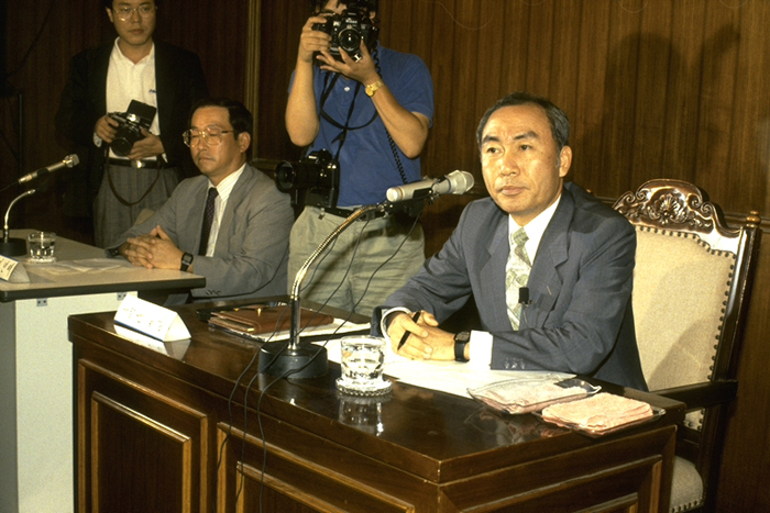 1992년 8월 선경그룹은 제2 이동통신 사업자 포기 기자회견을 열었다.