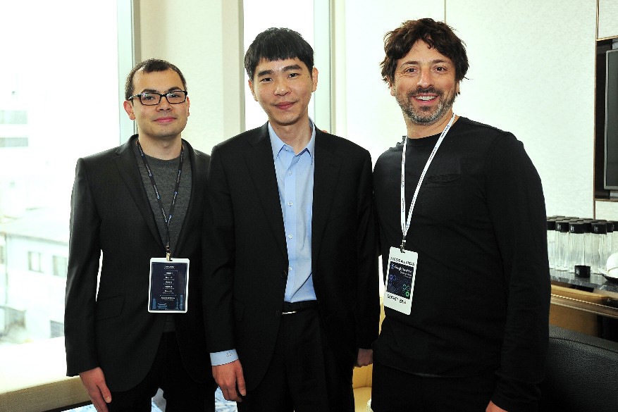 이세돌 9단이 3국 직전 데미스 하사비스 `딥마인드` CEO(왼쪽)와 구글의 공동 창업자인 세르게이 브린 알파벳 사장(오른쪽)과 함께 했다.