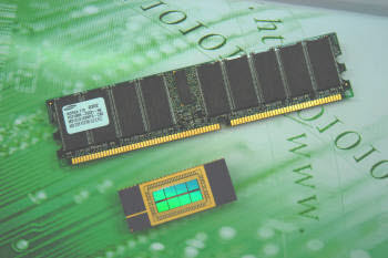 2001년 2월 0.10마이크로미터(㎛) 공정을 적용한 삼성전자의 4GB DDR SD램