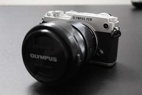 올림푸스 플래그십 미러리스 카메라 'PEN-F'