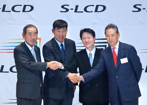 2004년 4월 삼성과 소니 합작사가 설립됐다.