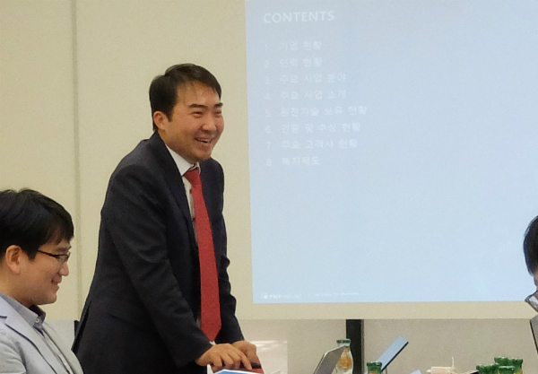 박천오 피앤피시큐어 대표가 파일암호화 솔루션을 비롯한 3종의 신제품 설명과 함께 해외시장 공략 계획에 대해 설명하고 있다.