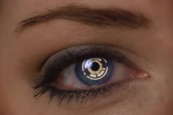 포브사의 눈동자 추적 시스템을 이용한 헤드셋은 기기 사용시 어지럼증도 없애 준다. 사진=포브 유튜브 