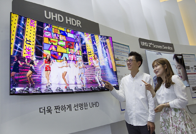 삼성전자는 KOBA서 SUHD TV로 HDR 영상을 시연했다. 