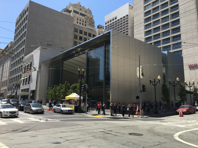 향후 애플 스토어의 방향성을 제시한 미국 샌프란시스코 애플 스토어 유니온 스퀘어점