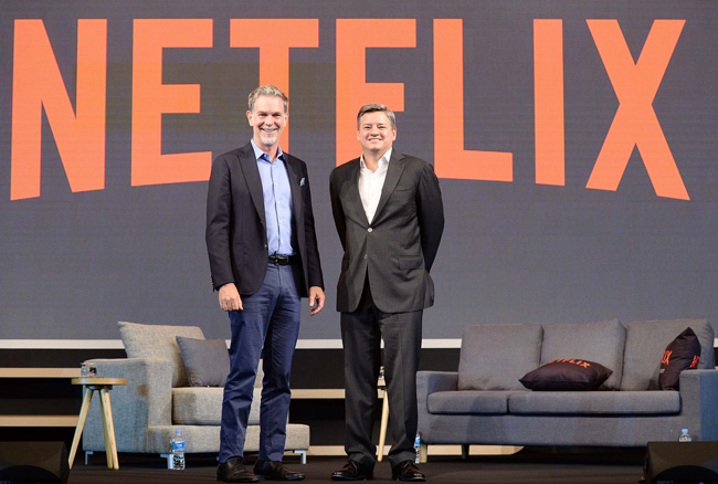 리드 헤이스팅스(Reed Hastings) 넷플릭스 공동 창립자 및 CEO와 테드 사란도스(Ted Sarandos) 넷플릭스 최고콘텐츠책임자