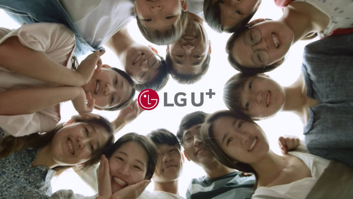 LG유플러스는 유플러스 멤버십 고객이 LG그룹 제품을 멤버십 할인을 통해 부담 없이 구매할 수 있는 멤버십 전용 쇼핑몰 `U+패밀리샵`의 TV광고를 통해 고객의 감동을 이끌어냈다.