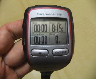 첫 GPS 시계 가민 포러너305. 화면 좌상부터 시계 방향으로 전체시간/현재시간/ 랩 시간/ 달린 거리 