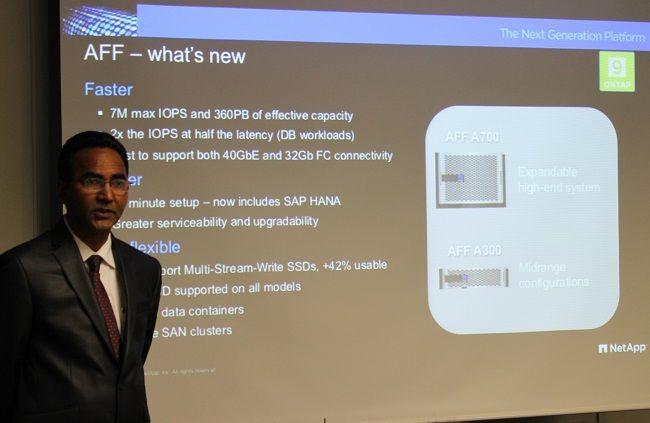 라비 카부리(Ravi Kavuri) 넷앱의 기술총괄 부사장이 한국넷앱 사무실에서 열린 간담회에서 새롭게 선보인 ‘ONTAP 9.1(온탭 9.1)’ 스토리지 운영시스템의 주요 특징에 대해 설명하고 있다. 