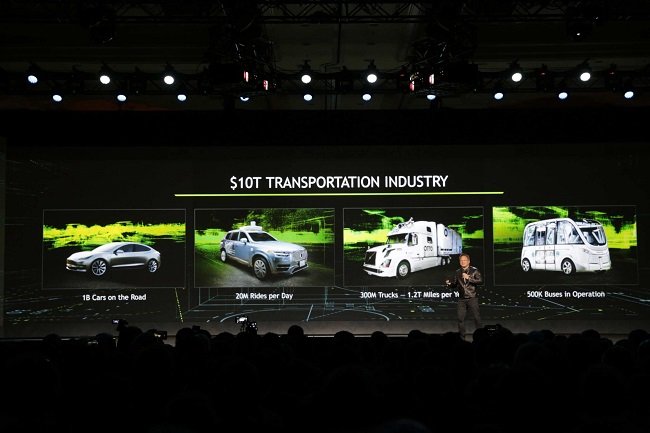 CES 2017에서 10조 달러 규모의 자동차 산업에 대해 설명하는 엔비디아젠슨 황 CEO