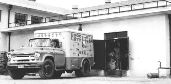 1960년대 후반 서울우유 측이 도입한 우유 제품운반용 냉장차량. 사진=서울우유협동조합 제공