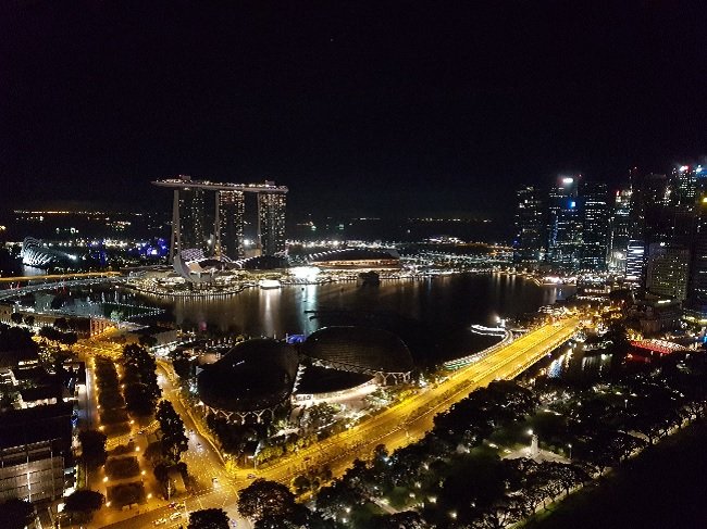 싱가폴의 머라이언 공원과 센즈호텔이 보여주는 야경 (복합개발로 멋진 경관을 보여주는 예)