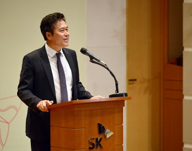 지난 2일 SK텔레콤 을지로 본사에서 열린 시무식에서 SK텔레콤 박정호 사장이 신년사를 발표하고 있는 모습.