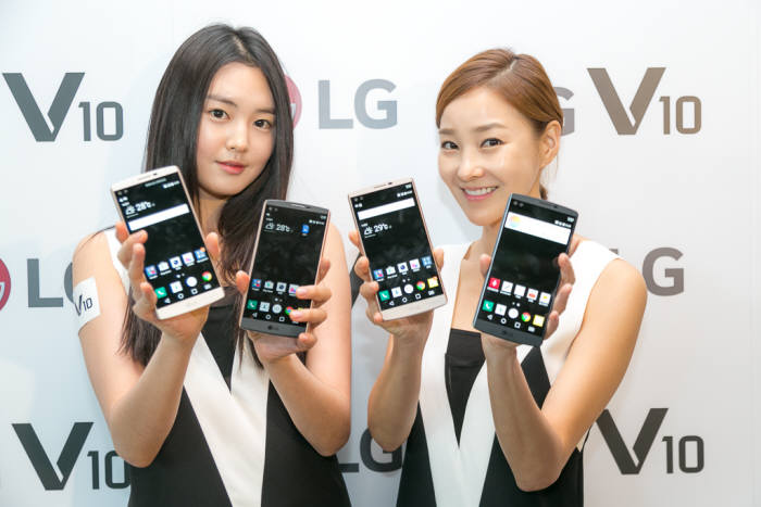 LG전자 `V10`은 시티 어드벤처러를 대상으로 유익한 사용자경험(UX)을 대거 적용한 스마트폰으로 부상했다.