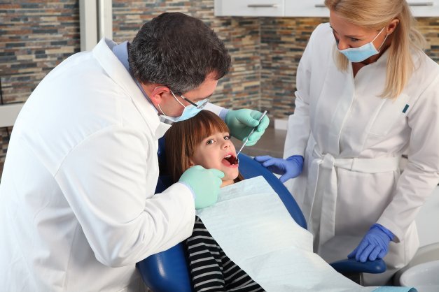 치아 교정은 심미적, 기능적으로 불규칙하게 배열된 치아를 고르게 하는 것과 함께 성장 과정에서 발생할 수 있는 여러 가지 골격적 부조화를 바로잡아 정상적인 기능을 발휘할 수 있도록 만들어주는 치료다. 참고사진=게티이미지 제공