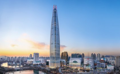 국내 최고층 롯데월드타워가 4월 3일 역사적인 그랜드 오픈을 한다. 지난 1987년 사업지 선정 후 30여년 만에 서울 하늘 위에 새로운 랜드마크로 우뚝 세게 된 것이다. 사진=넥스트데일리 DB
