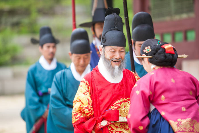 서울 시내 각 궁궐의 장소와 역사적 배경을 기반으로 궁중문화가 재해석되는 '궁중문화축전'이 오는 28일부터 5월 7일까지 열린다.