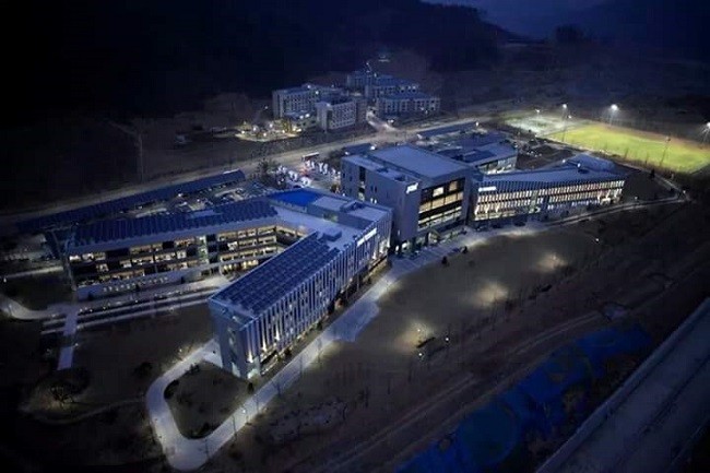 한국개발연구원 (KDI의 야경사진 (사진자료제공:서덕원, 설계 건원건축+경암건축)