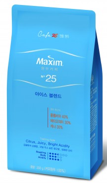 동서식품은 GS25와 제휴를 통해 개발한 원두 `맥심 No.25 아이스 블렌드(Maxim No.25 Ice Blend)`를 GS25 온·오프라인 매장을 통해 판매한다고 밝혔다. 사진=동서식품 제공