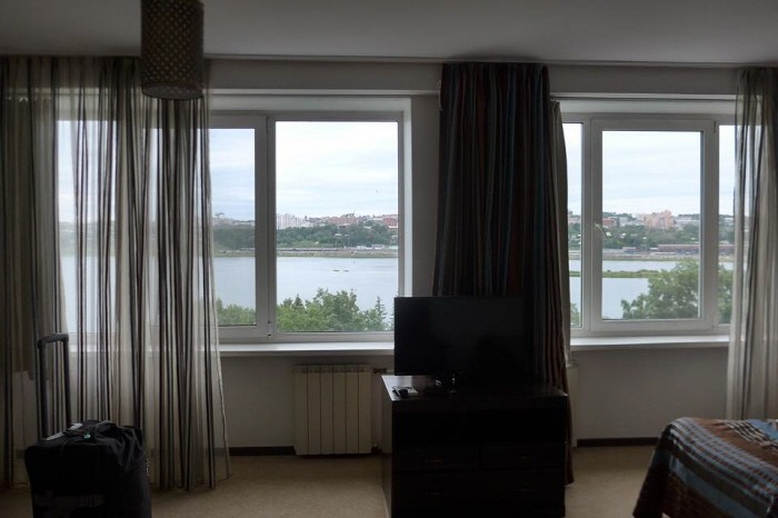 앙가라강이 보이는 호텔방 전망