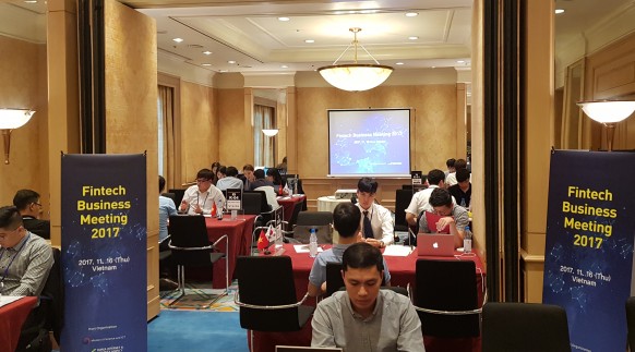 지난 16일 KISA가 베트남 하노이에서 개최한 핀테크 비즈니스 상담회에 국내 핀테크 기업과 현지 클라이언트가 참여해 1대1 사업미팅을 진행했다. 사진=한국인터넷진흥원