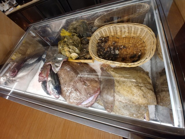 식당 안에는 해산물 냉장고가 따로 있다.