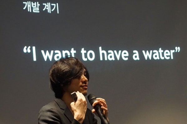 개발계기를 설명하는 로그바 CEO '요시다 타쿠로'
