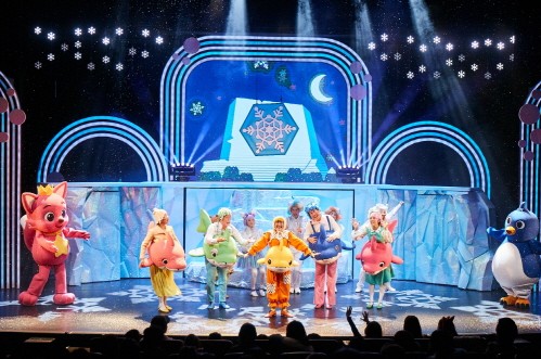 유진엠플러스가 주최한 어린이 뮤지컬 ‘핑크퐁과 상어가족의 겨울나라’의 공연모습. 사진=유진그룹 제공