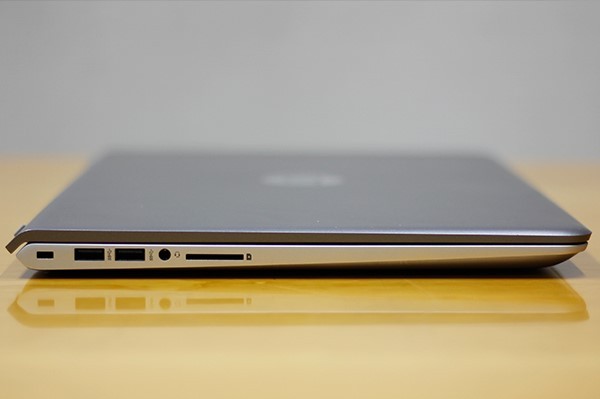 사진 = 이영화 기자, 미네랄 실버 컬러 색상의 노트북 모습
