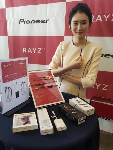 파이오니아 레이즈(Pioneer Rayz)가 국내에 아이폰에 최적화 된 이어폰과 스피커 제품을 출시했다. 사진=정영일기자