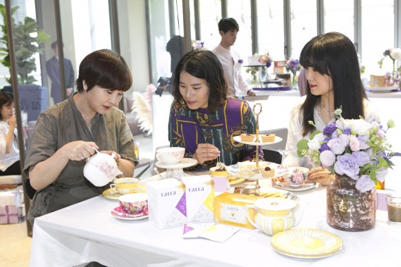동서식품은 25일 서울 한남동에 위치한 맥심 브랜드체험관 ‘맥심 플랜트’에서 프리미엄 홍차 브랜드 ‘타라(Tarra)’ 체험단과 함께 ‘타라 티 파티’를 개최했다고 밝혔다. 사진=동서식품 제공