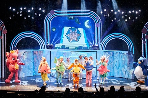 유진엠플러스가 주최하는 어린이뮤지컬 ‘핑크퐁과 상어가족의 겨울나라’ 공연모습