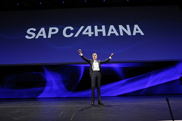 기조연설에서 SAP C4HANA를 발표하고 있는 빌 맥더멋 SAP CEO, 사진제공=SAP코리아