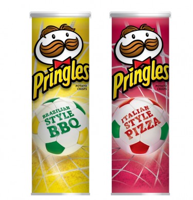 감자칩 브랜드는 ‘프링글스’는 풋볼 리미티드 에디션으로 브라질리안 스타일 BBQ와 이탈리안 스타일 피자 2종을 새롭게 내놨다. 사진=프링글스 제공