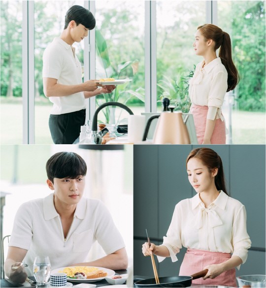 배우 박서준, 박민영이 신혼 부부 포스를 내며 아침식사 준비를 하고 있는 사진이 공개됐다. 