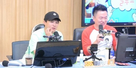 배우 차태현이 친형 차지현 대표의 영화 '목격자'를 홍보했다. 