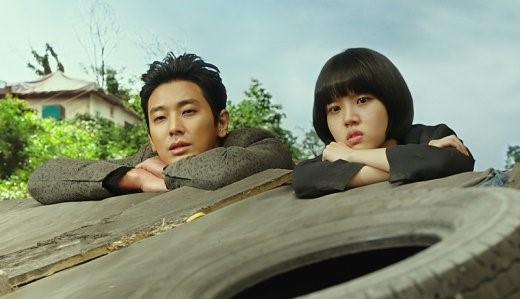한국영화 사상 최초로 시리즈 쌍천만 달성이란 진기록을 세운 영화 ‘신과함께-인과 연’이 개봉 18일째 1100만 관객을 넘어섰다. 