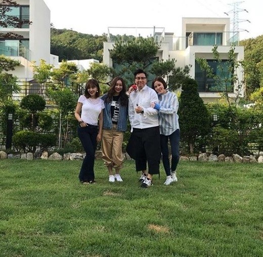 혼성그룹 룰라 출신 김지현이 오랜만에 근황을 전했다. 김지현은 최근 자신의 인스타그램에 