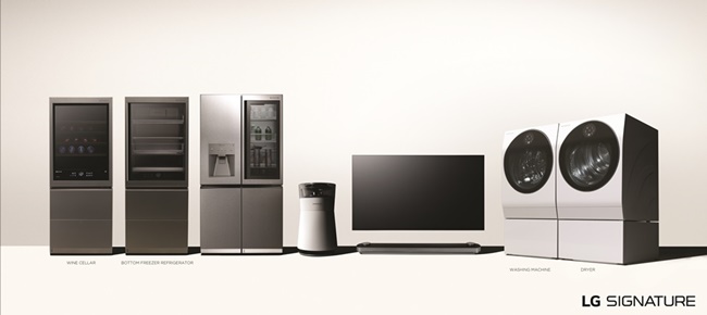 LG전자는 기존에 출시한 냉장고, 세탁기, 공기청정기에도 순차적으로 인공지능 플랫폼을 탑재하기로 했다. LG전자의 초프리미엄 가전 'LG 시그니처'의 전 제품 이미지. 왼쪽부터 와인셀러, 상냉장 하냉동 냉장고, 냉장고, 공기청정기, 올레드 TV, 세탁기, 건조기
