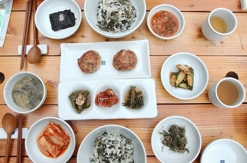 인월동의 식당 '지리산 나물밥'에서 차려준 특별한 지리산 만찬.