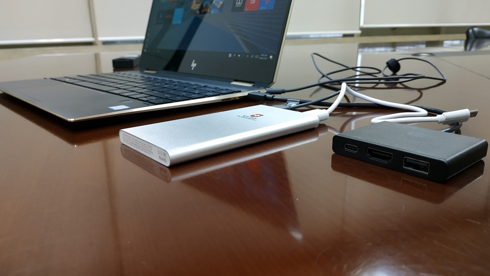 동시 연결된 2개 C타입 USB는 활용도가 높다. HDMI는 기본 제공되는 확장 슬롯을 활용하면 된다.