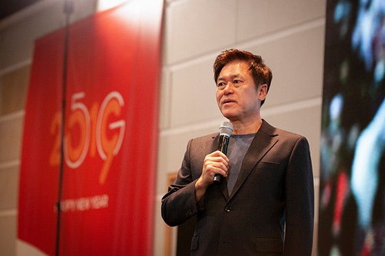 SK텔레콤 박정호 사장은 2일 SK텔레콤 을지로 본사에서 열린 ‘2019 SK ICT Family Vision Concert’ 신년회에서 5G 시대를 선도하자는 새해 목표를 밝혔다.