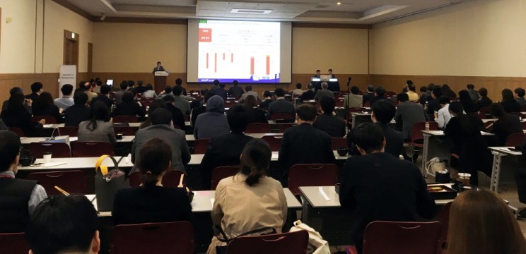 지난 20일 열린 춘계 심혈관 통합학술대회에서 한미약품 산학세션의 주제발표를 진행하고 있다.