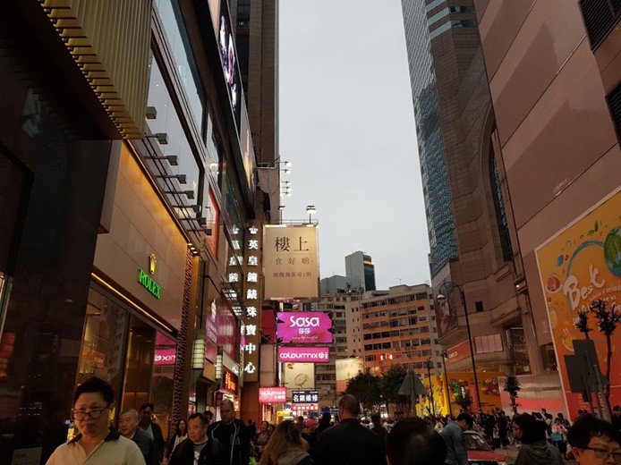 홍콩의 화장품 편집샵 매장 거리