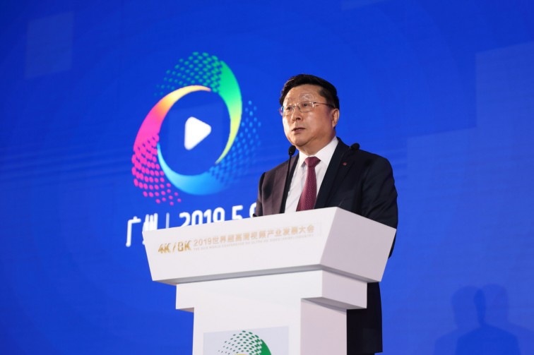 LG디스플레이 한상범 부회장이 9일, 중국 광저우 개최된 '2019 세계 UHD 산업발전대회'에서 '5G와 고화질 컨텐츠 시대의 디스플레이 역할과 도전'이라는 주제로 기조 연설을 하고있다.