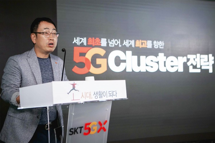 유영상 SK텔레콤 MNO 사업부장이 18일 서울 종로구 SKT 5G 스마트오피스에서 <5G 클러스터 전략>을 발표하고 있다. [사진=SK텔레콤]