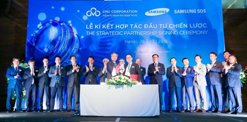 삼성SDS가 베트남 IT 서비스 기업 CMC와 전략적 투자 협력식을 맺었다. 사진제공=삼성SDS