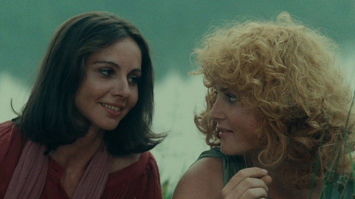영화 '노래하는 여자, 노래하지 않는 여자'의 두 주인공 폴린과 수잔은 정반대의 삶을 살지만, 둘은 세상 둘도 없는 친구다. (사진 = IMDb)